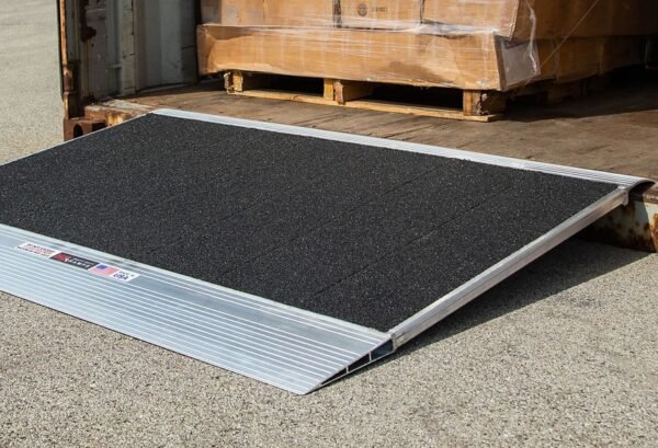 2-125.jpg Container Ramp