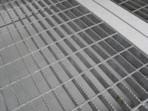 628-8ft-open-mesh-floor-2-600x450-1.png 20Ft X 8Ft Open Mesh Floor Bunded Store