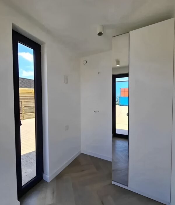 40ft Shipping Container Office with Kitchen & Bathroom – Portable Building