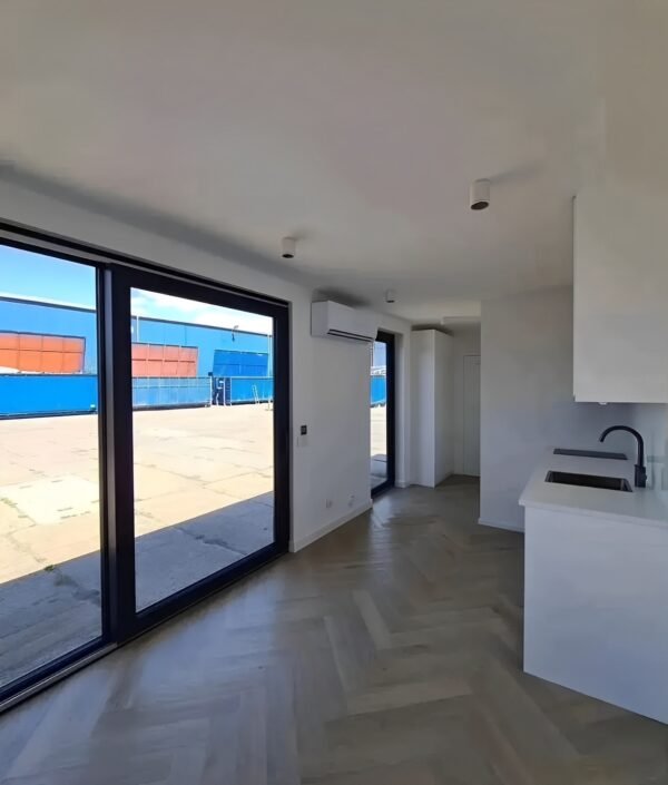 40ft Shipping Container Office with Kitchen & Bathroom – Portable Building